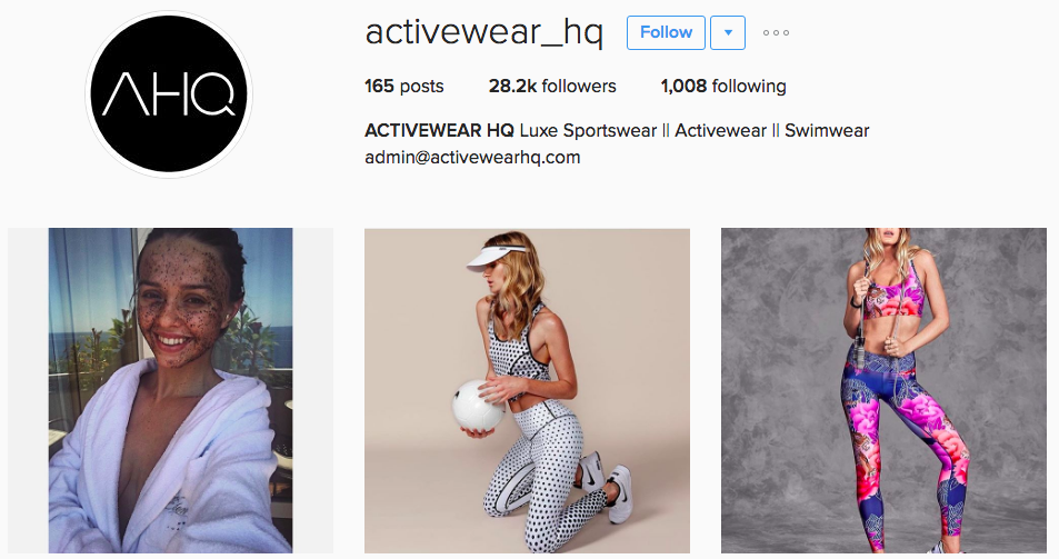 На изображении ниже activewear_hq включил ключевое слово «activewear» в свой профиль